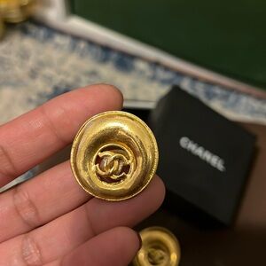 VINTAGE CHANEL CLIP ON EARRINGS